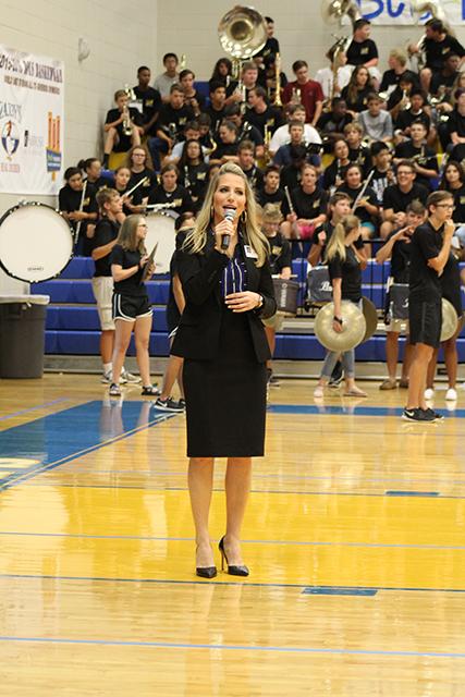 Mrs. Haddox address the crowd at Meet the Bearkats.