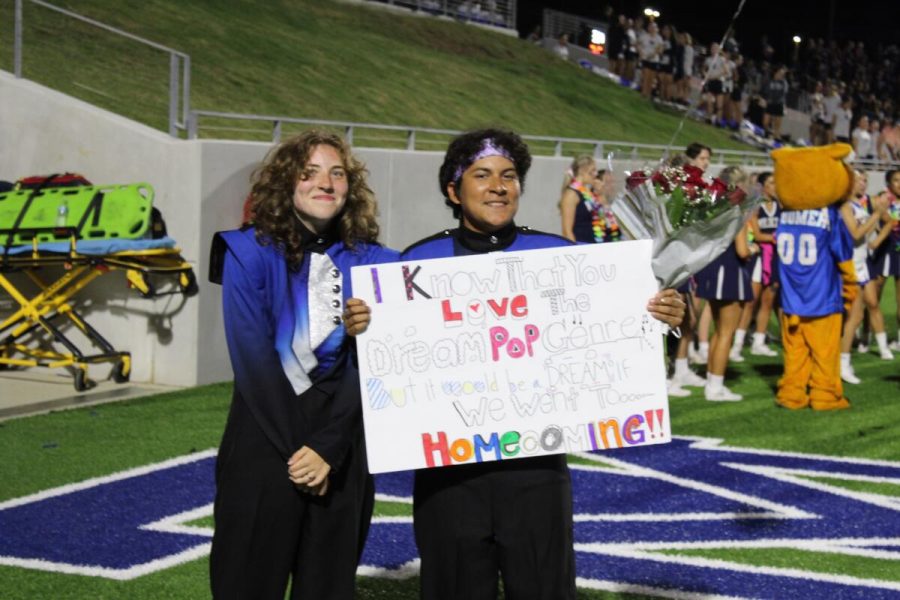 Juniors+Jeiner+Palma-+Contreras+and+Naomi+Husted+share+a+special+homecoming+proposal+at+the+Klein+vs.+Tomball+Memorial+game.