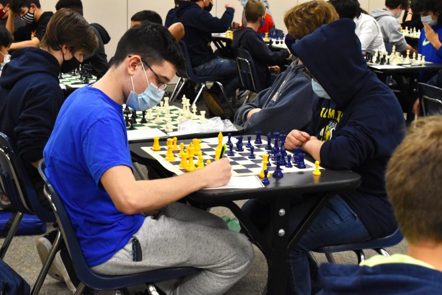 Klein+chess+club+members+use+sharp+focus+to+compete+for+the+top+spot+at+their+competition.